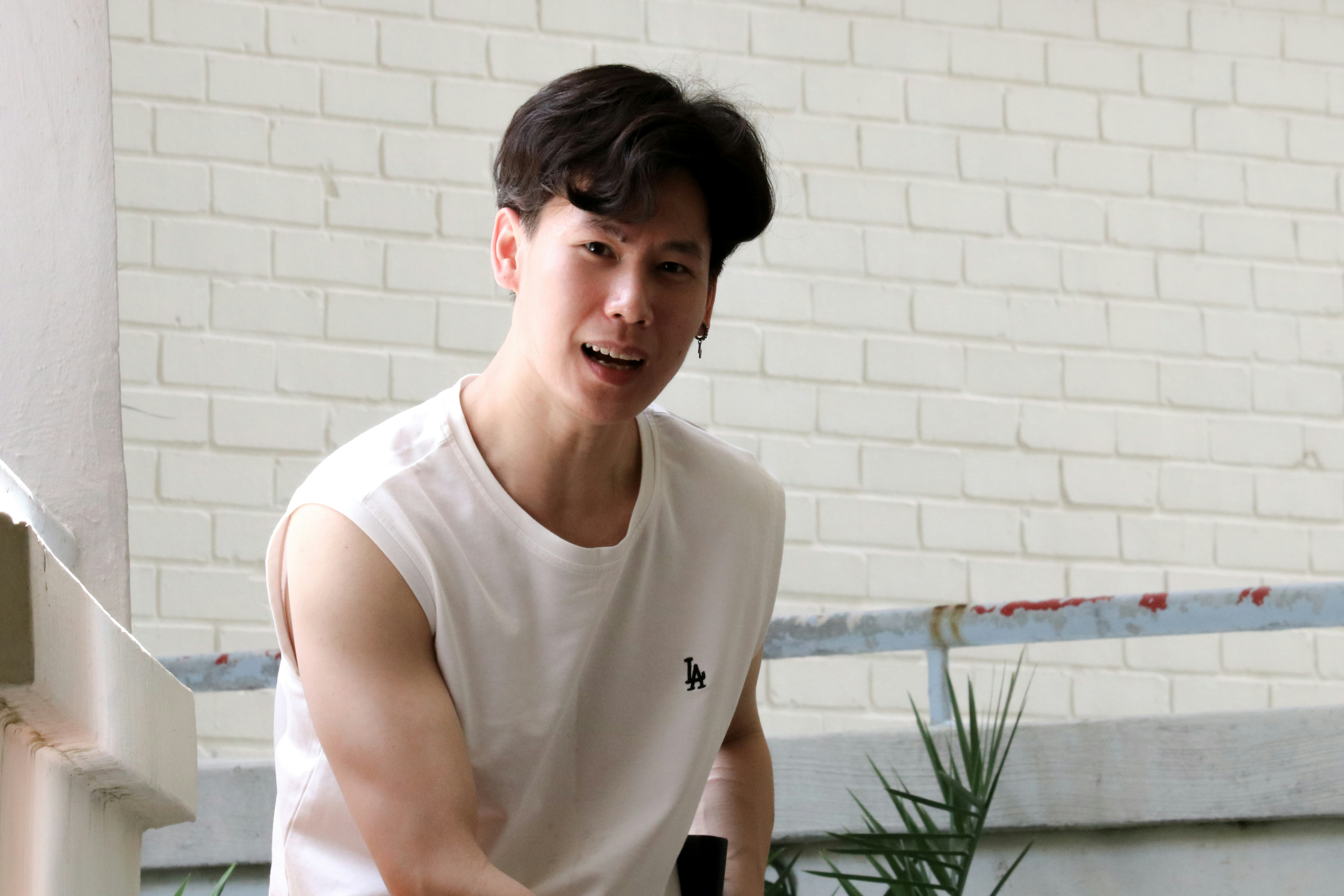 applying hair product for humidity-proof textured crop Singapore