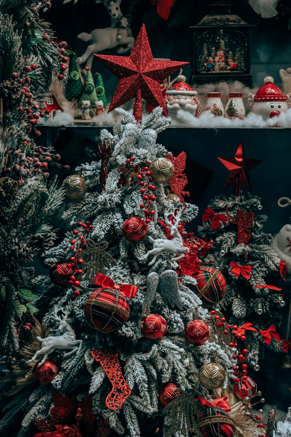 a christmas tree with red and gold ornaments