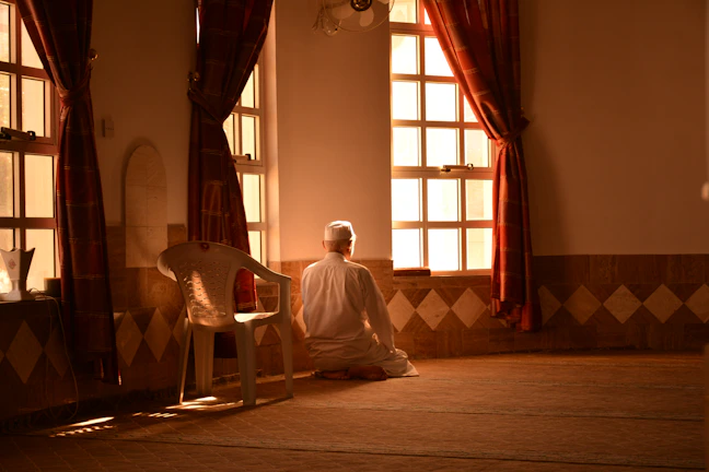 A cozy coaching session with Tsivia Cohen Bohbot by a sunlit window