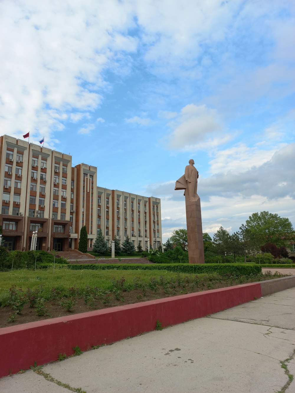 a statue of a man in front of a building