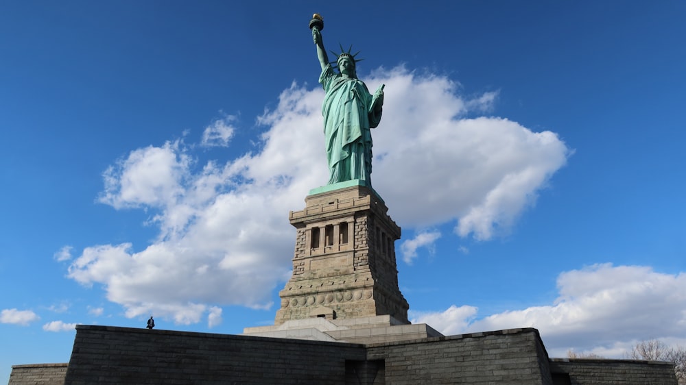 the statue of liberty is on top of a building