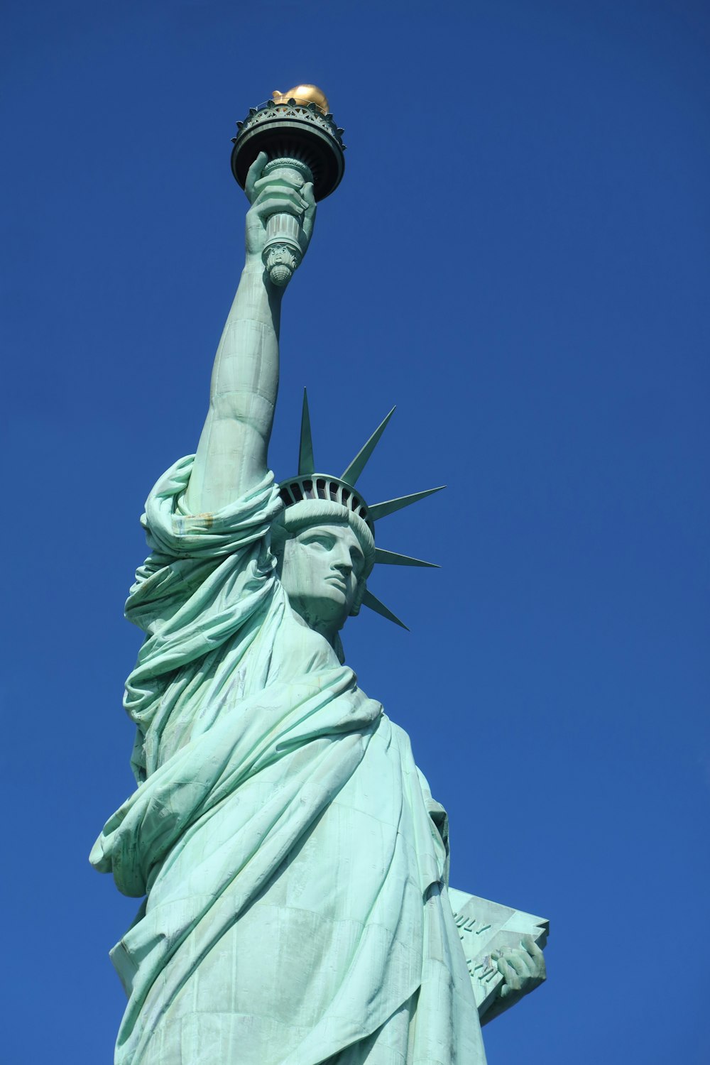 the statue of liberty is shown against a blue sky