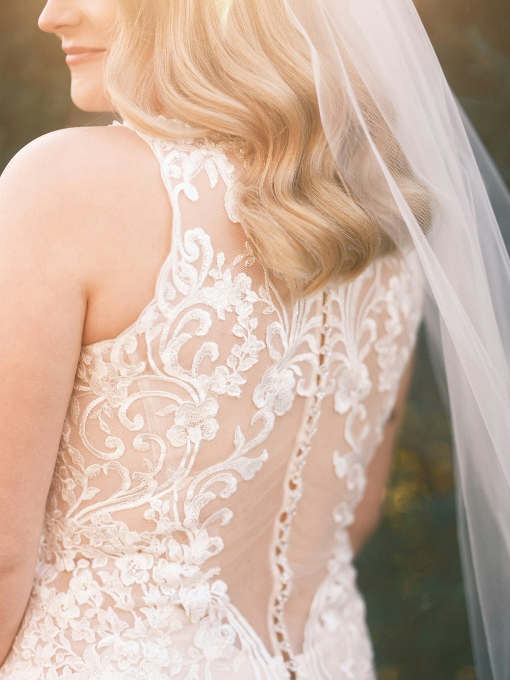 the back of a bride's dress with a veil