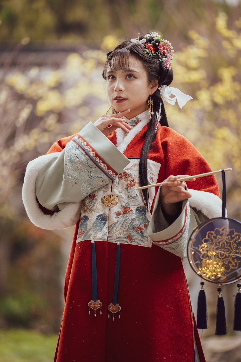 a woman dressed in a traditional chinese costume