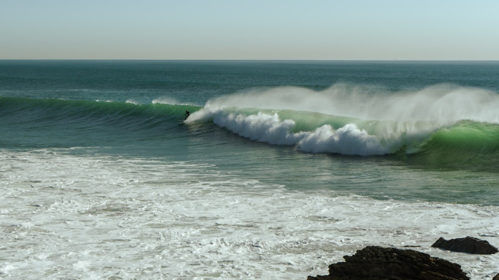 a large wave is coming in to the shore