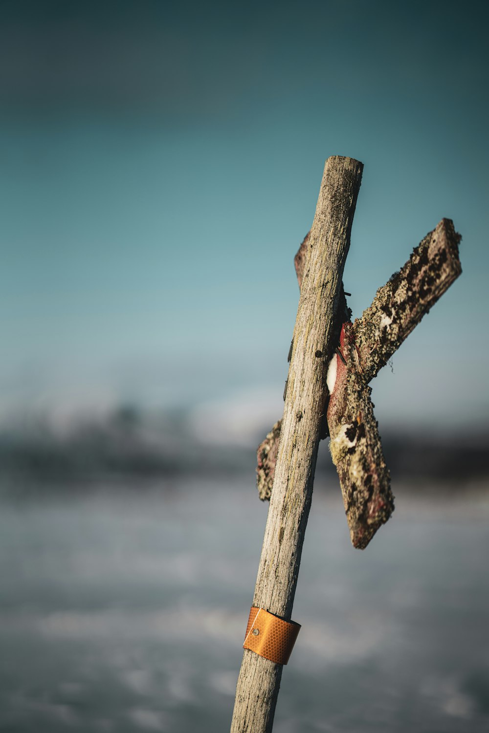 a piece of wood that has been nailed to a pole