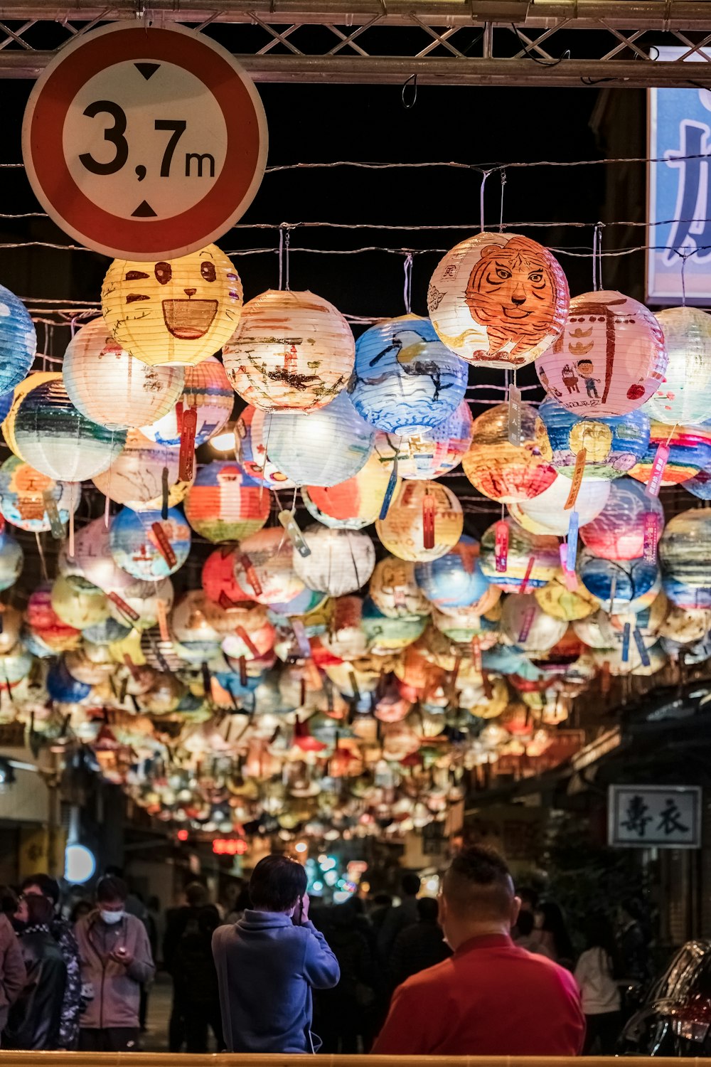 a bunch of paper lanterns hanging from a ceiling