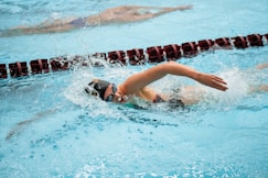 a person swimming in a swimming pool