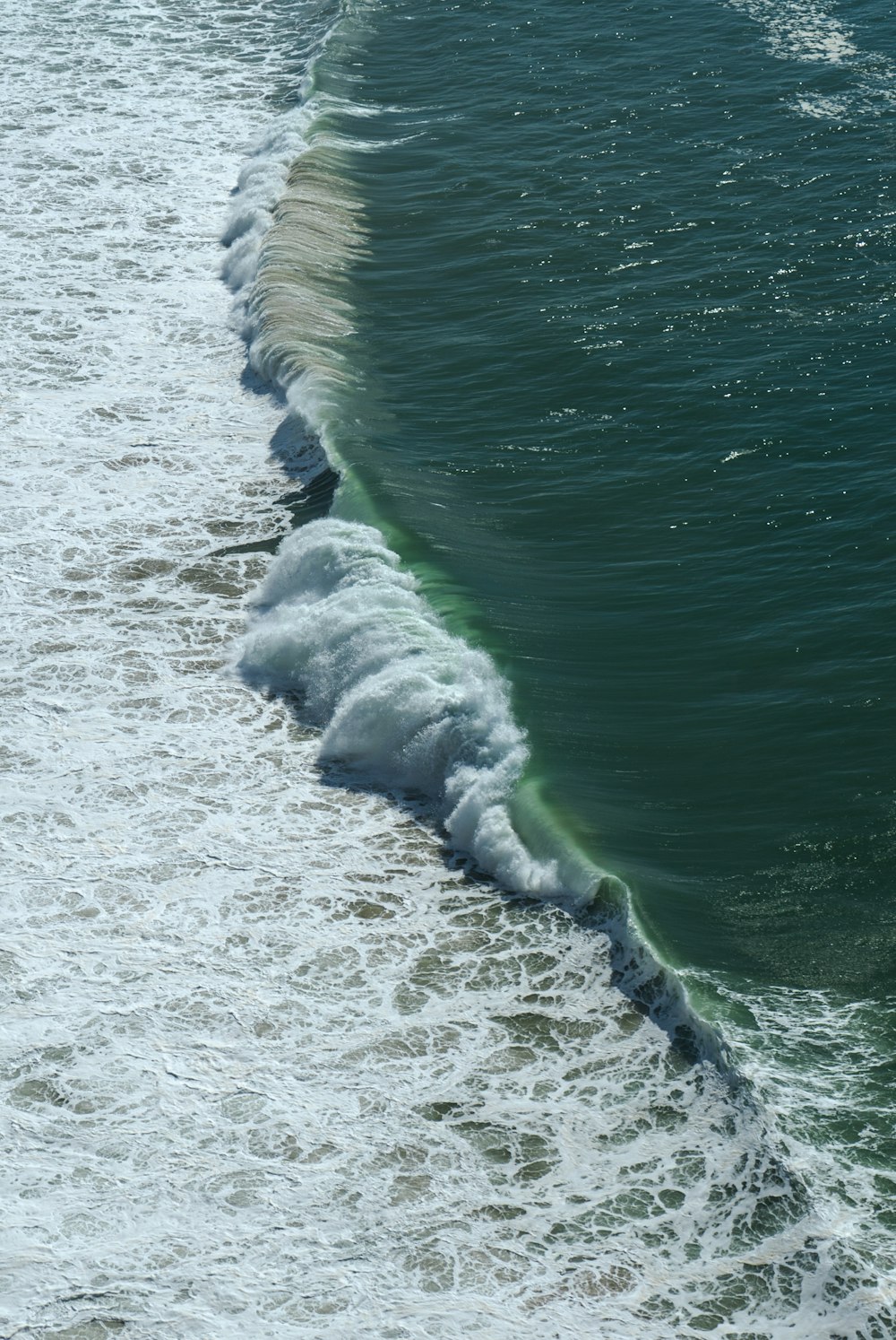 a wave is coming towards the shore of the ocean