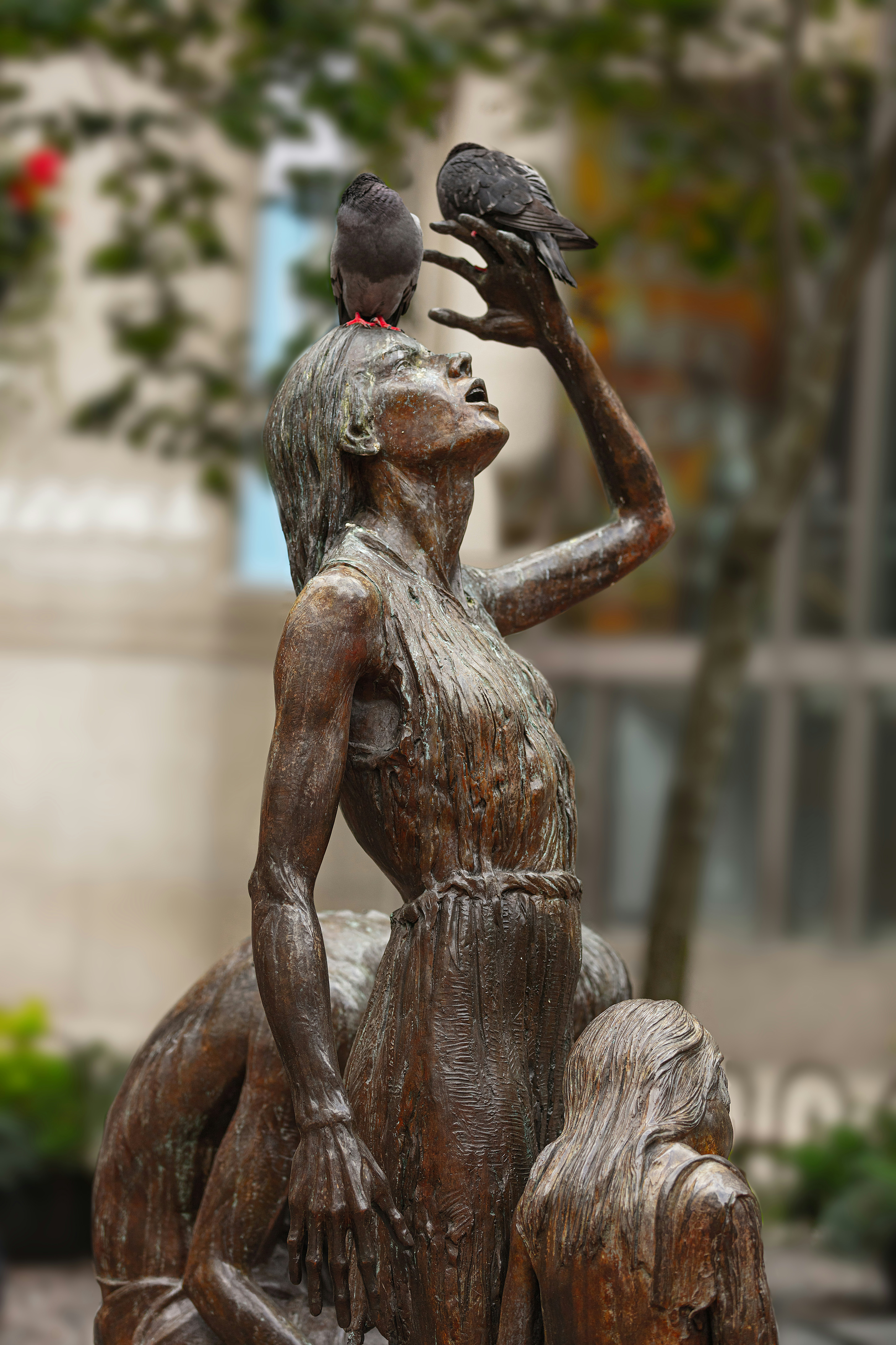 アンティーク鳥の女性像