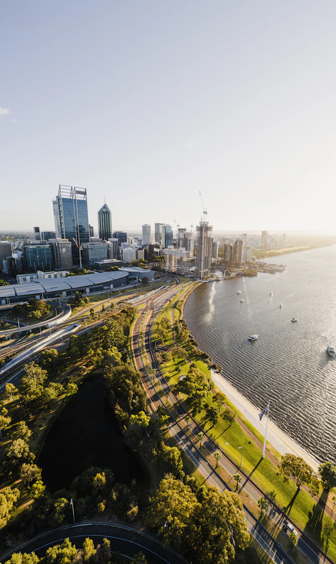 Perth lifestyle — outdoor dining and waterfront living in Western Australia