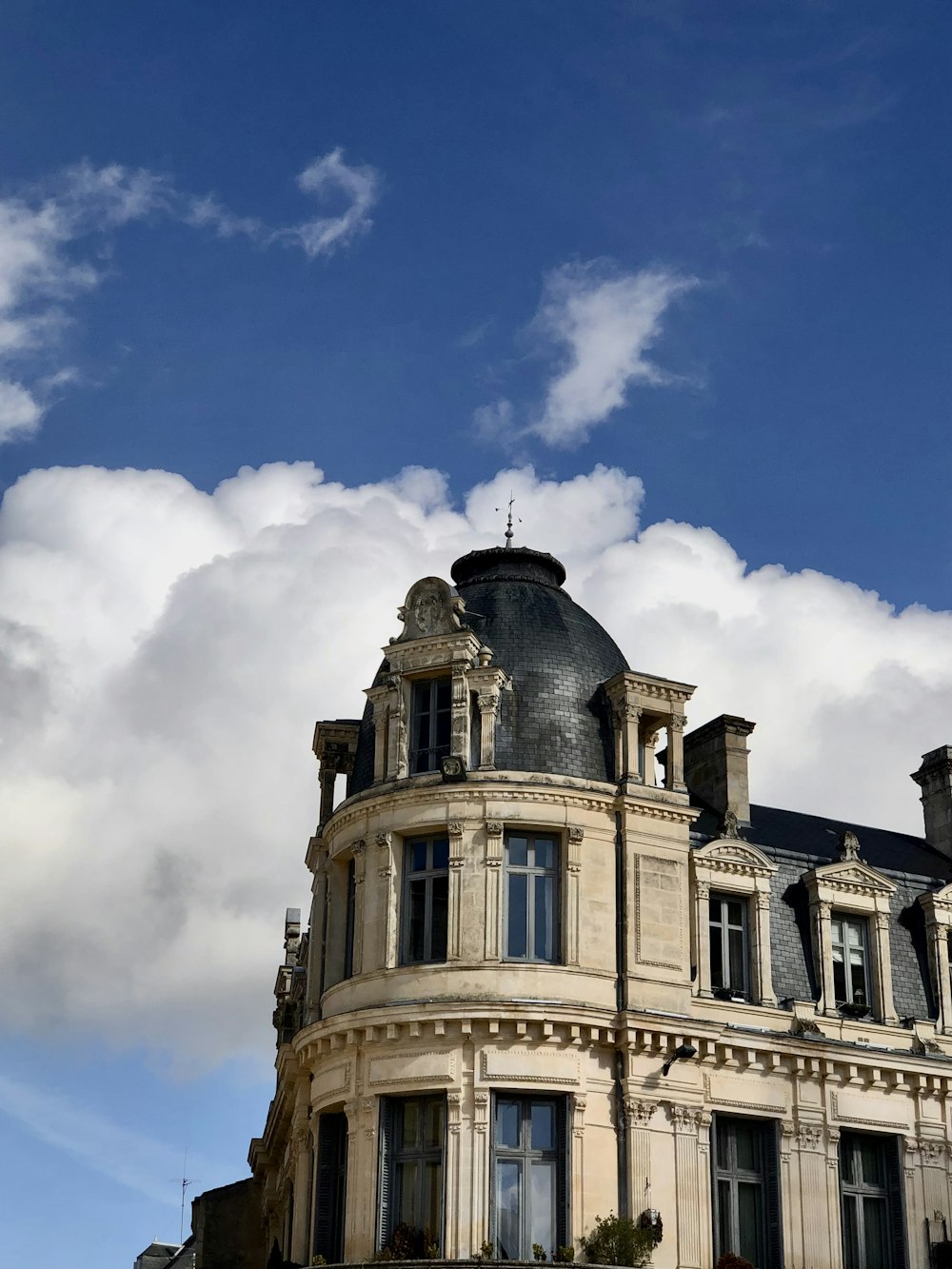 a castle on a cloudy day