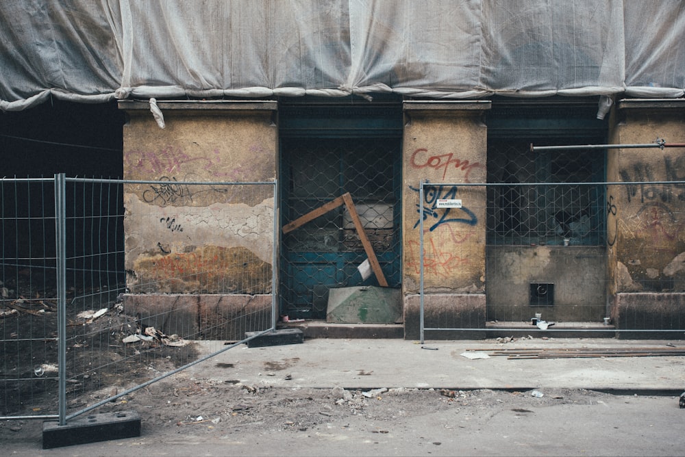 a dilapidated building with graffiti on the side of it