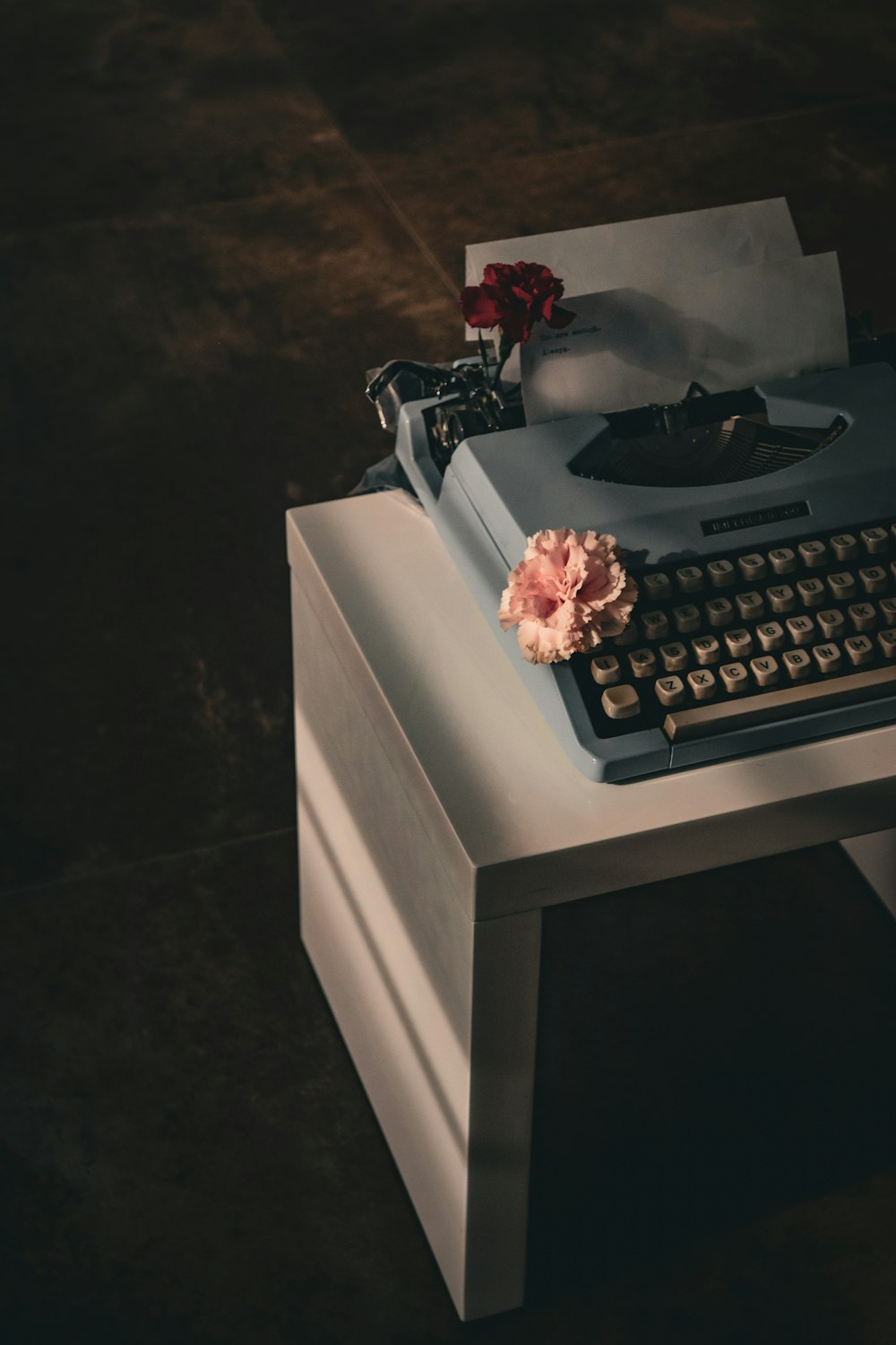 an old fashioned typewriter sitting on a table