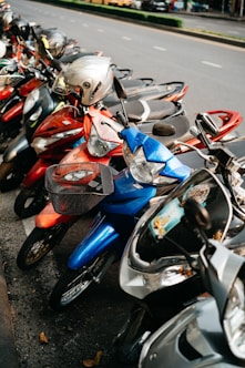 a row of motorcycles parked next to each other