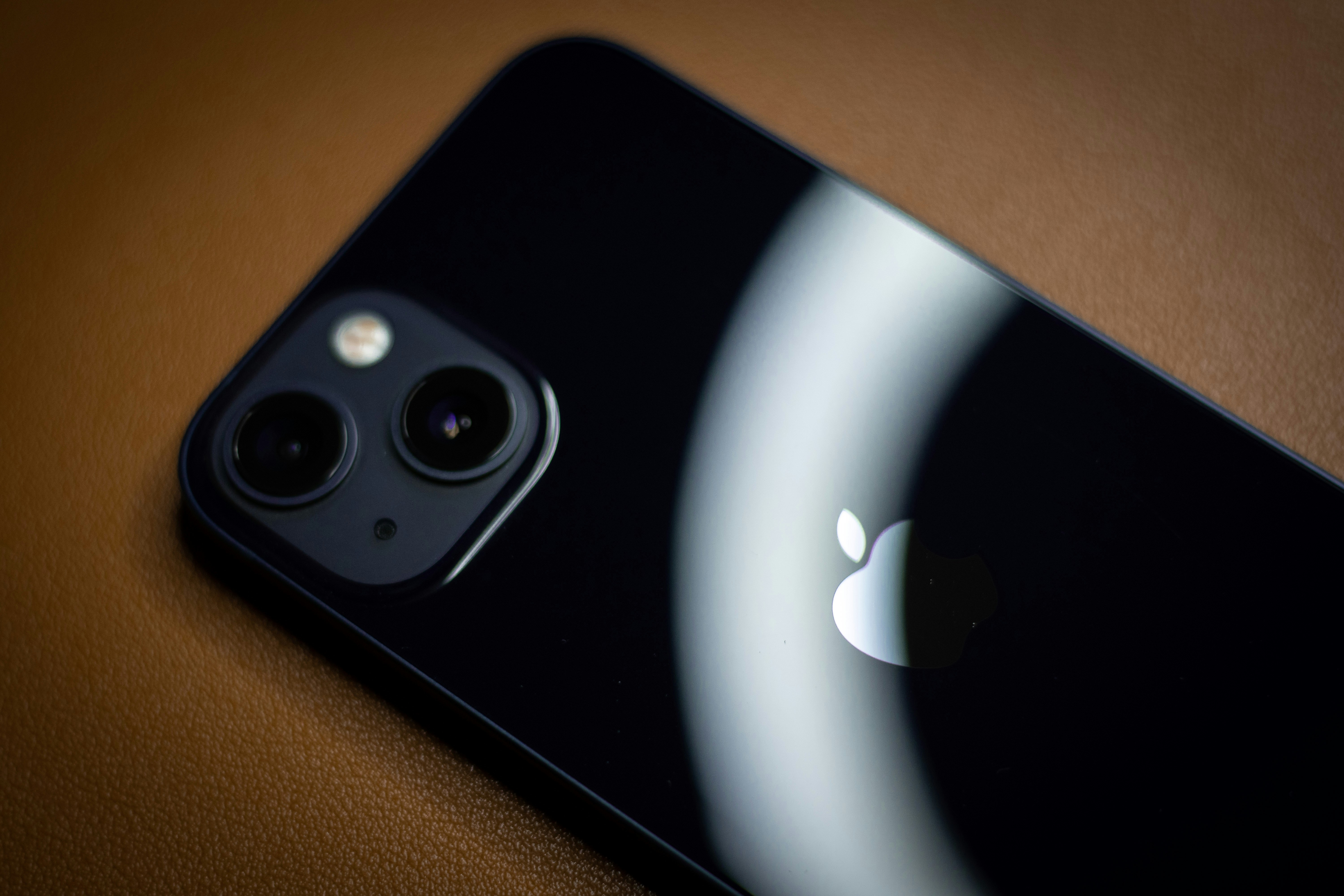 Iphone 13 Wallpaper Pictures Download Free Images On Unsplash