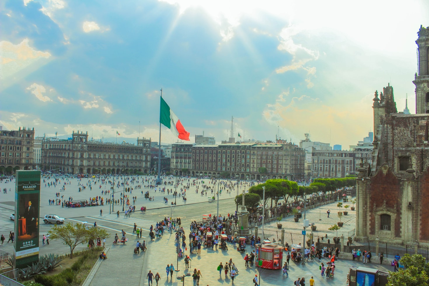 Vista dall'alto di el zocalo in una giornata di sole