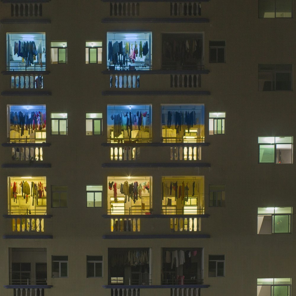 a building that has a bunch of windows in it