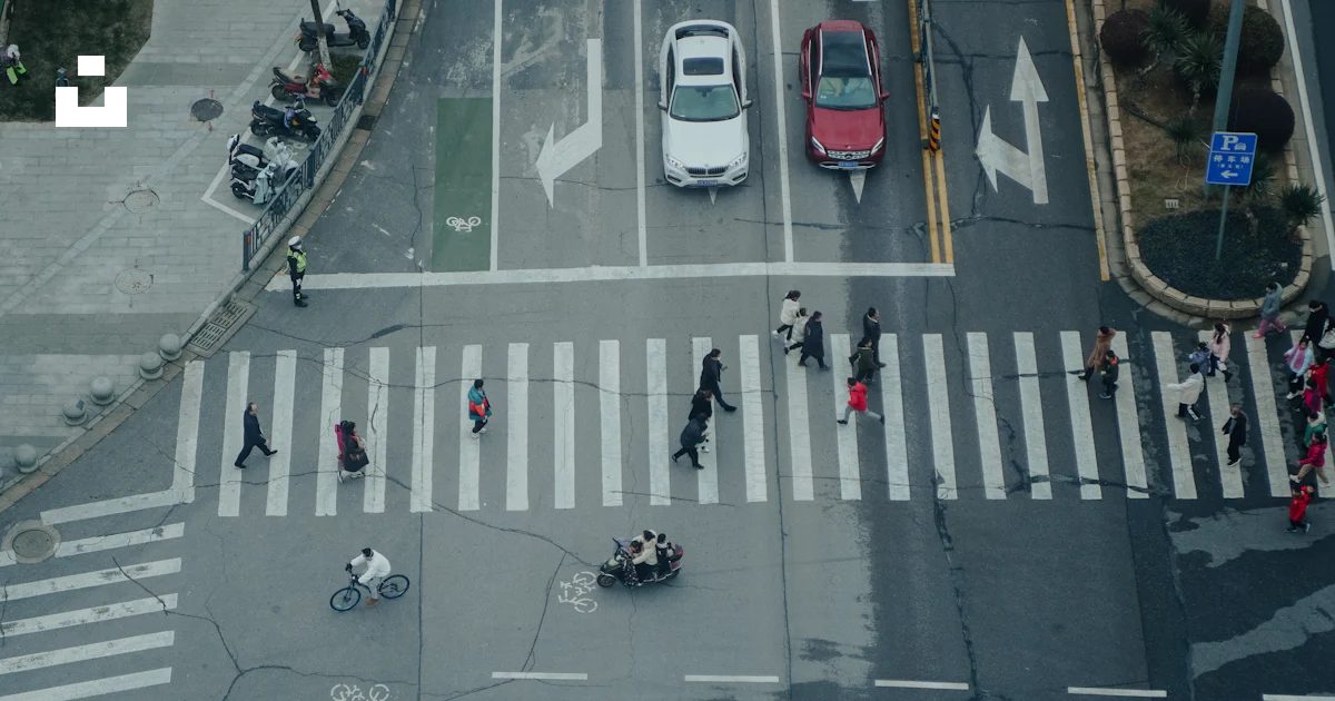 Humans Intersection A group of people crossing a street at an intersection photo – Free ...