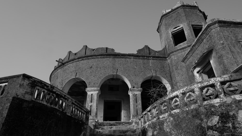 a black and white photo of an old building