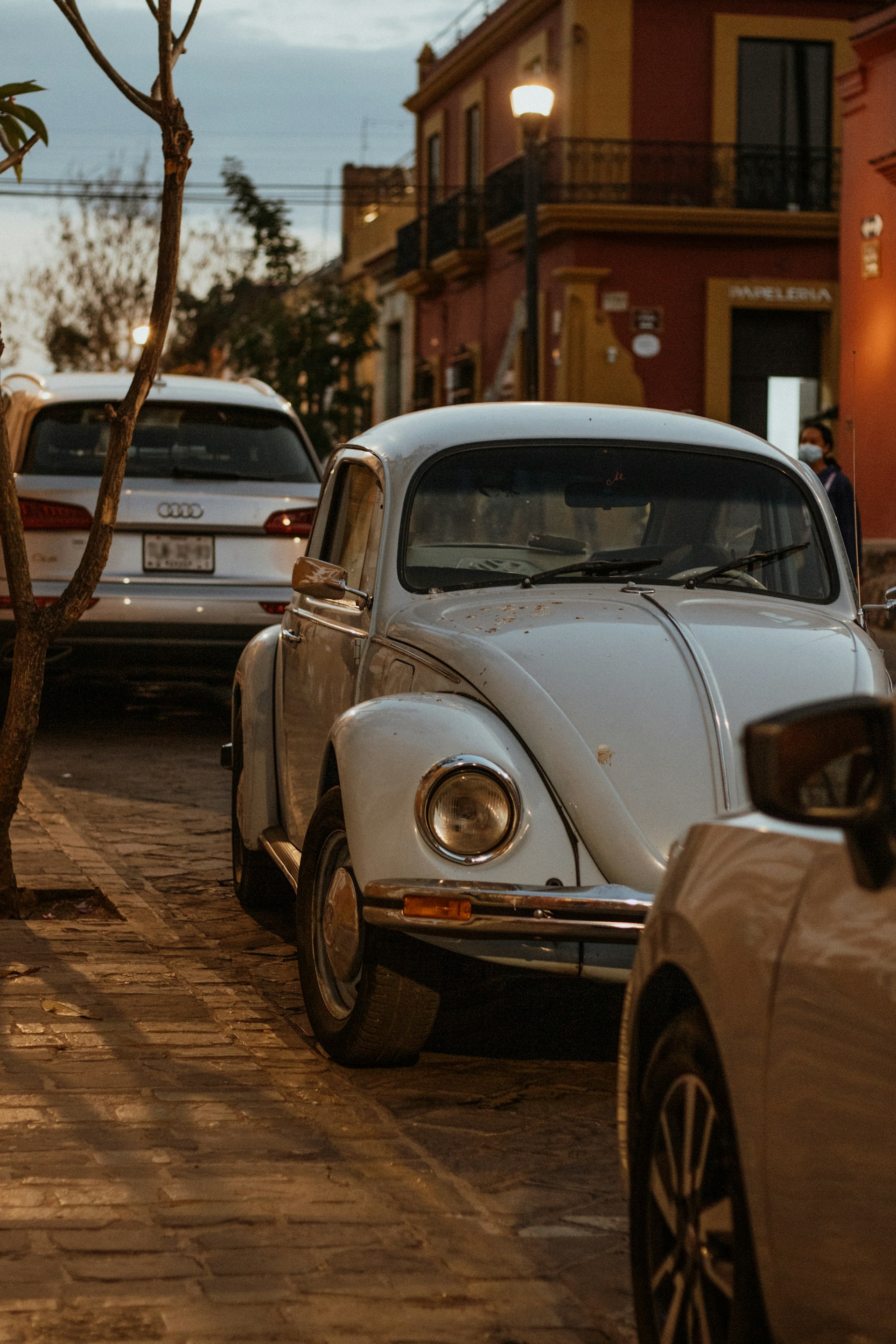 gray computer monitor