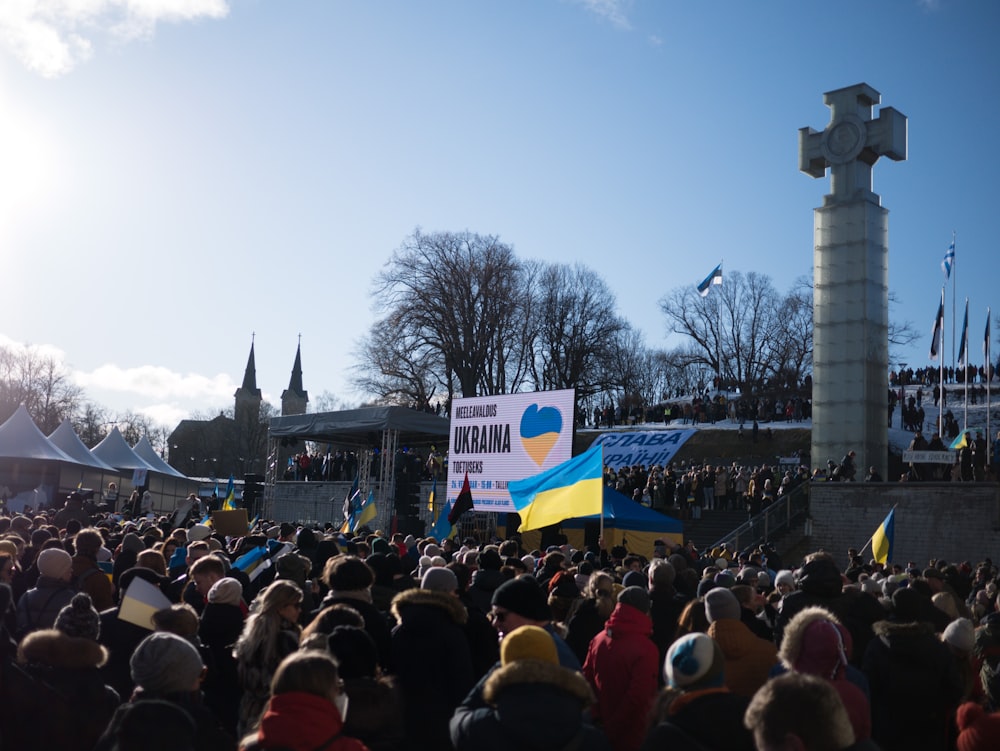 a large crowd of people standing around a monument