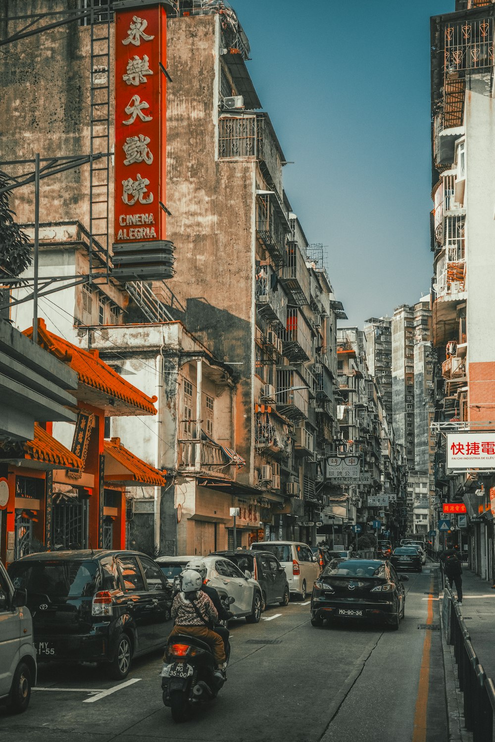 a city street filled with lots of traffic