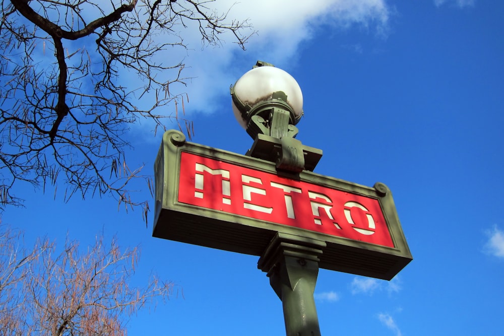 a street sign with the word metro on it