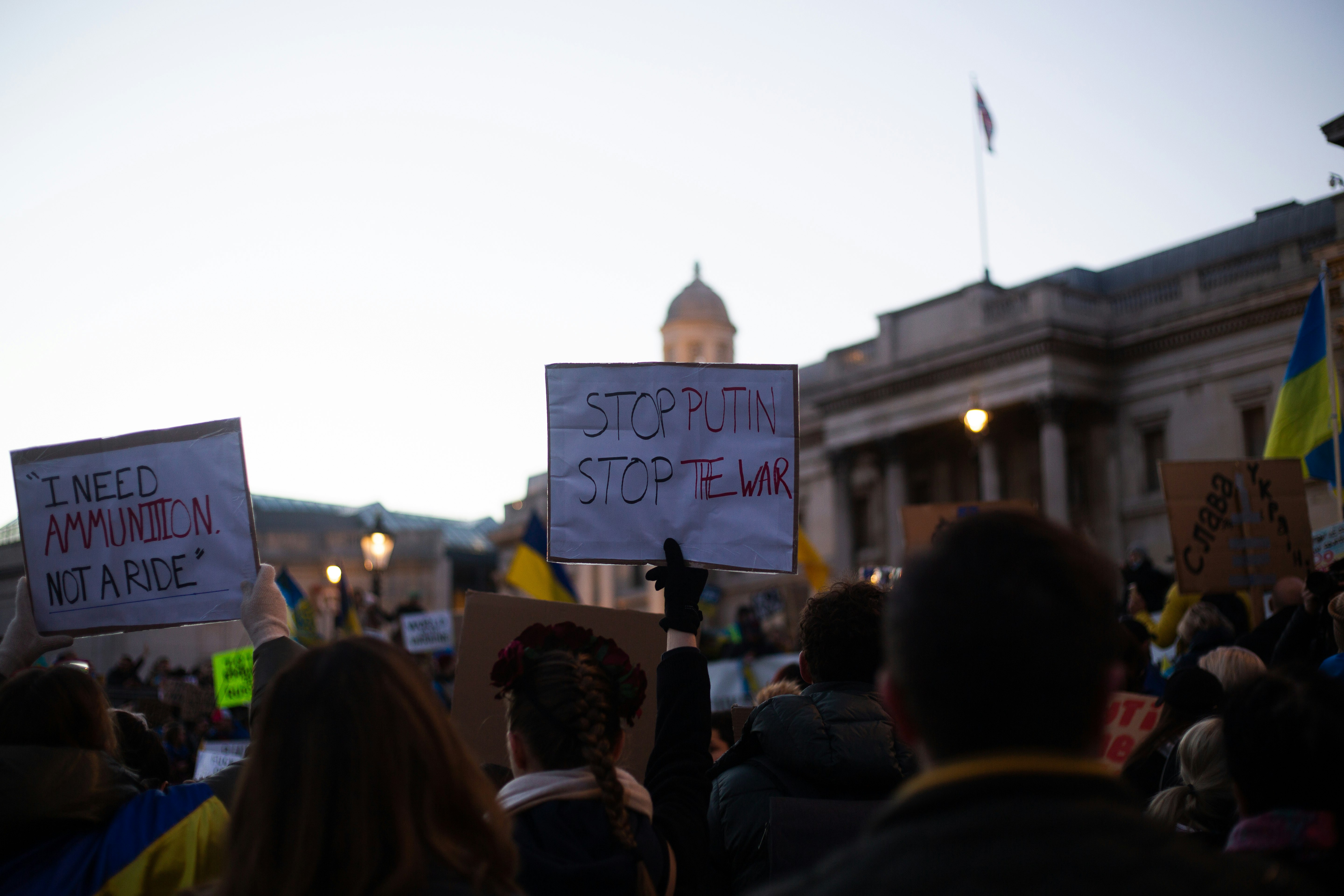 Russo-Ukrainian War: Anti-war demonstrators take to the streets from London, Trafalgar Square. 