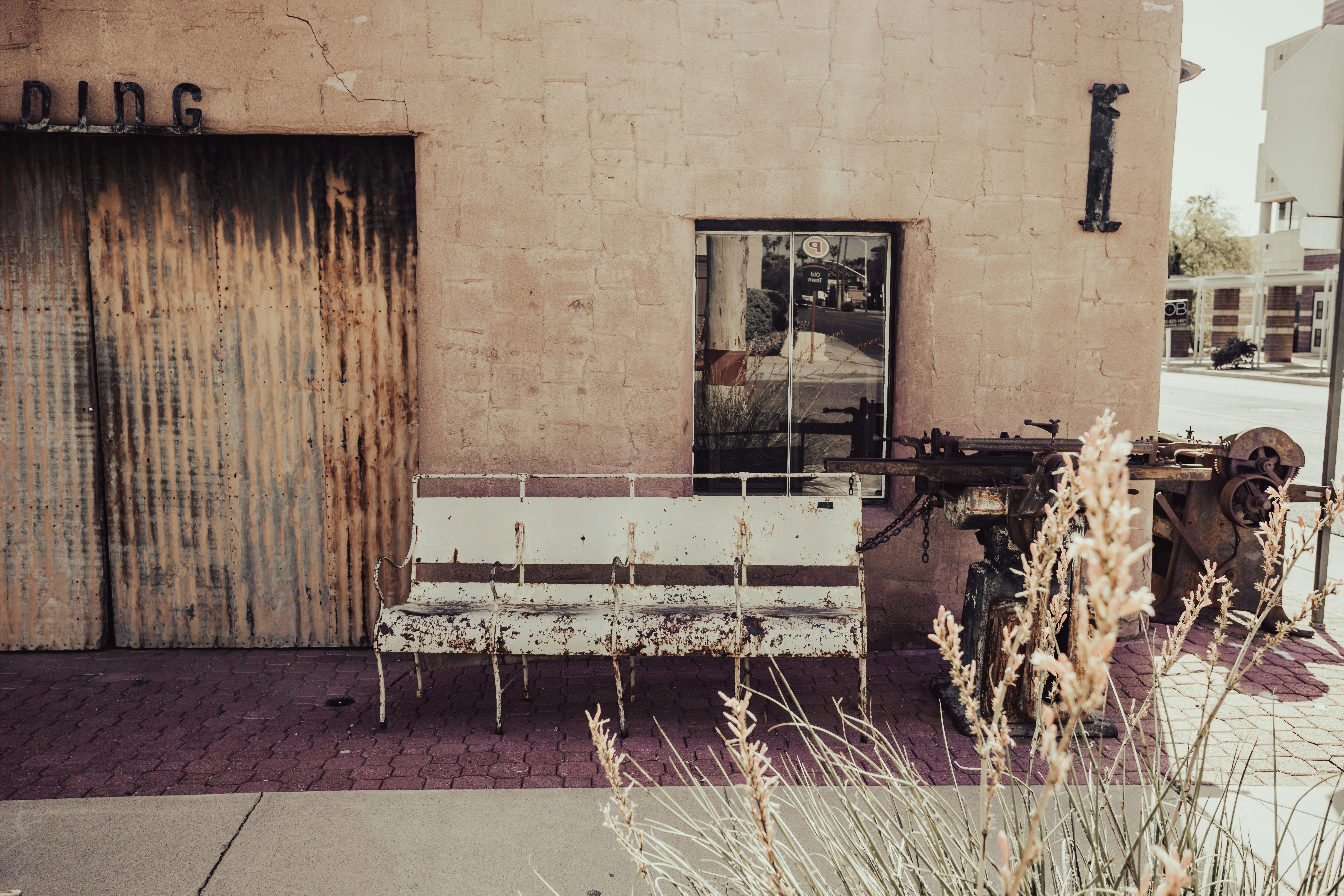 A bench sitting in front of a building photo – Free Usa Image on Unsplash