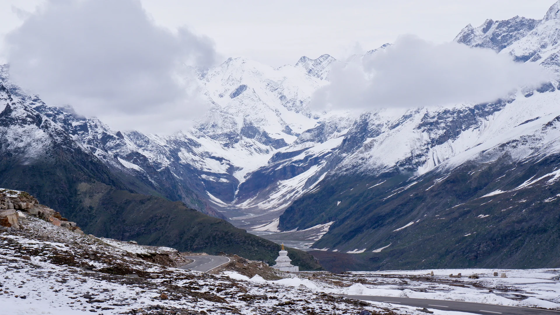 Chandigarh Airport to Manali by taxi