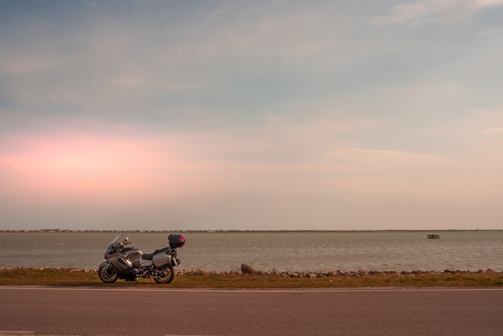 a motorcycle is parked on the side of the road