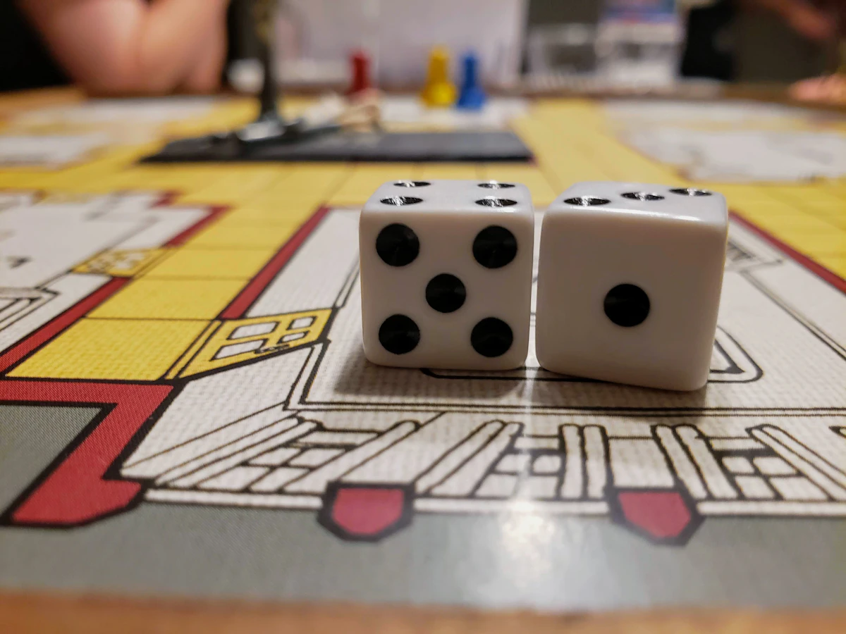 Dados rodando en un juego de azar