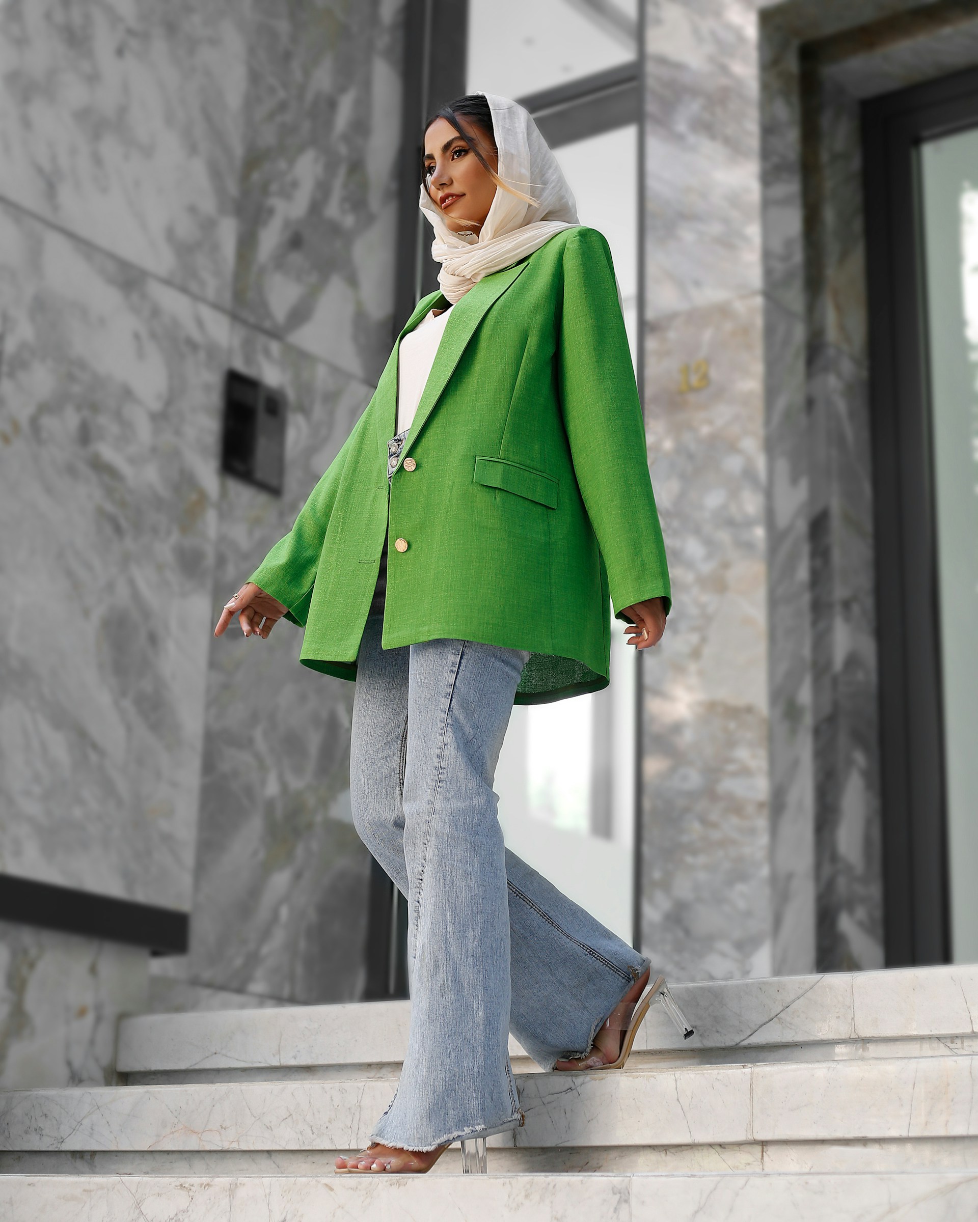 gray computer monitor