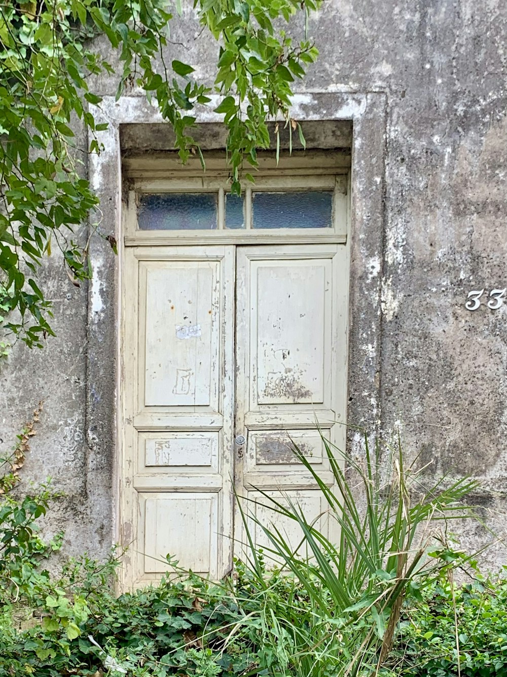 an old building with two doors and a window