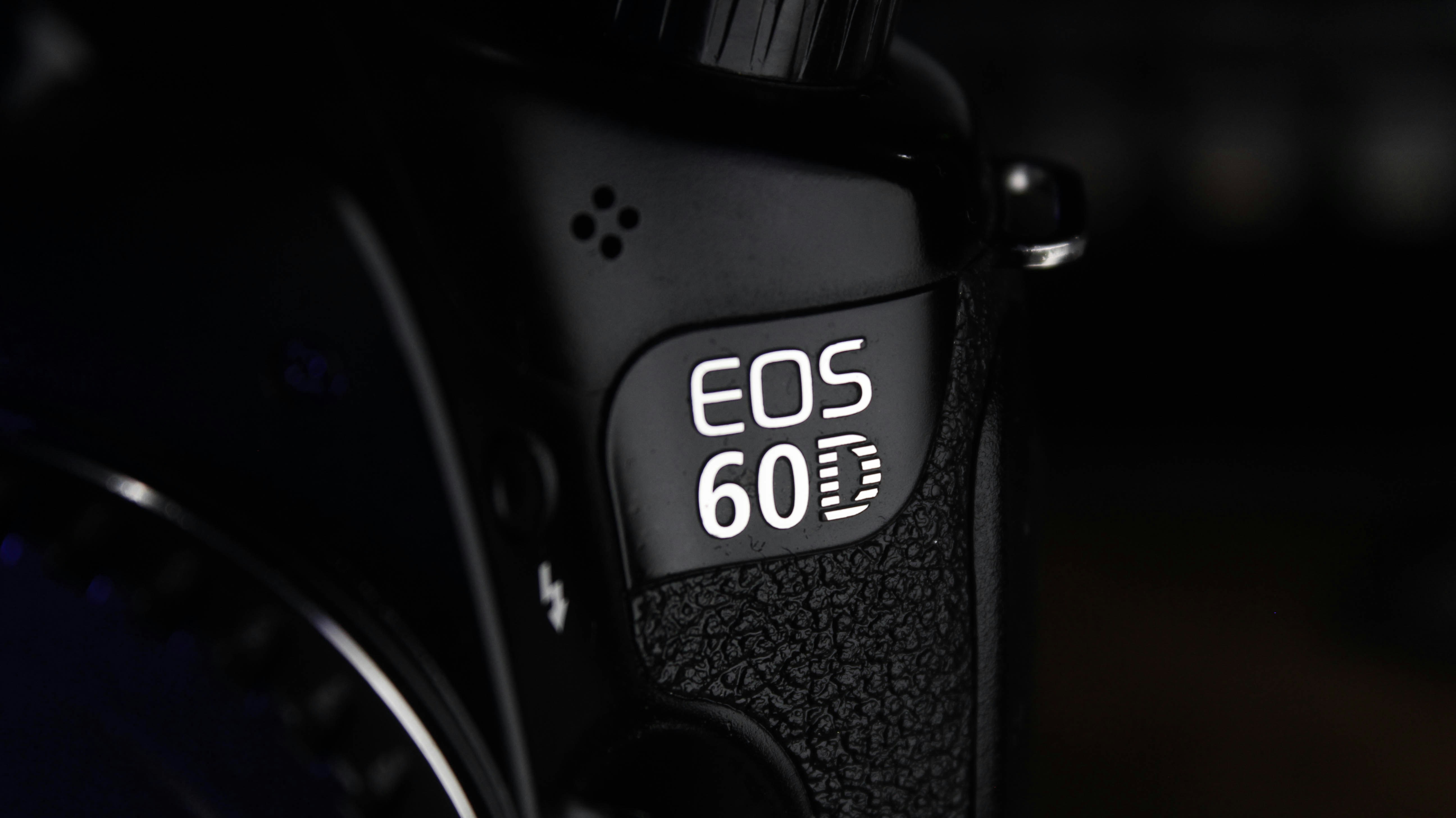 whats the difference between e6000 and b7000