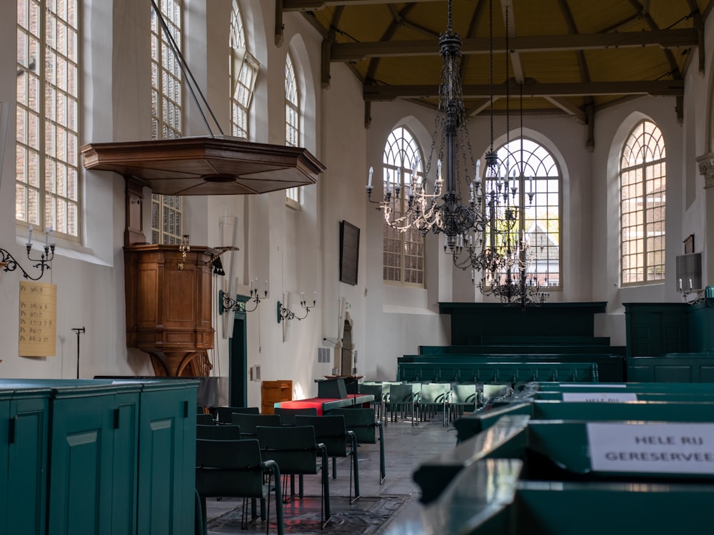 a large room filled with lots of tables and chairs