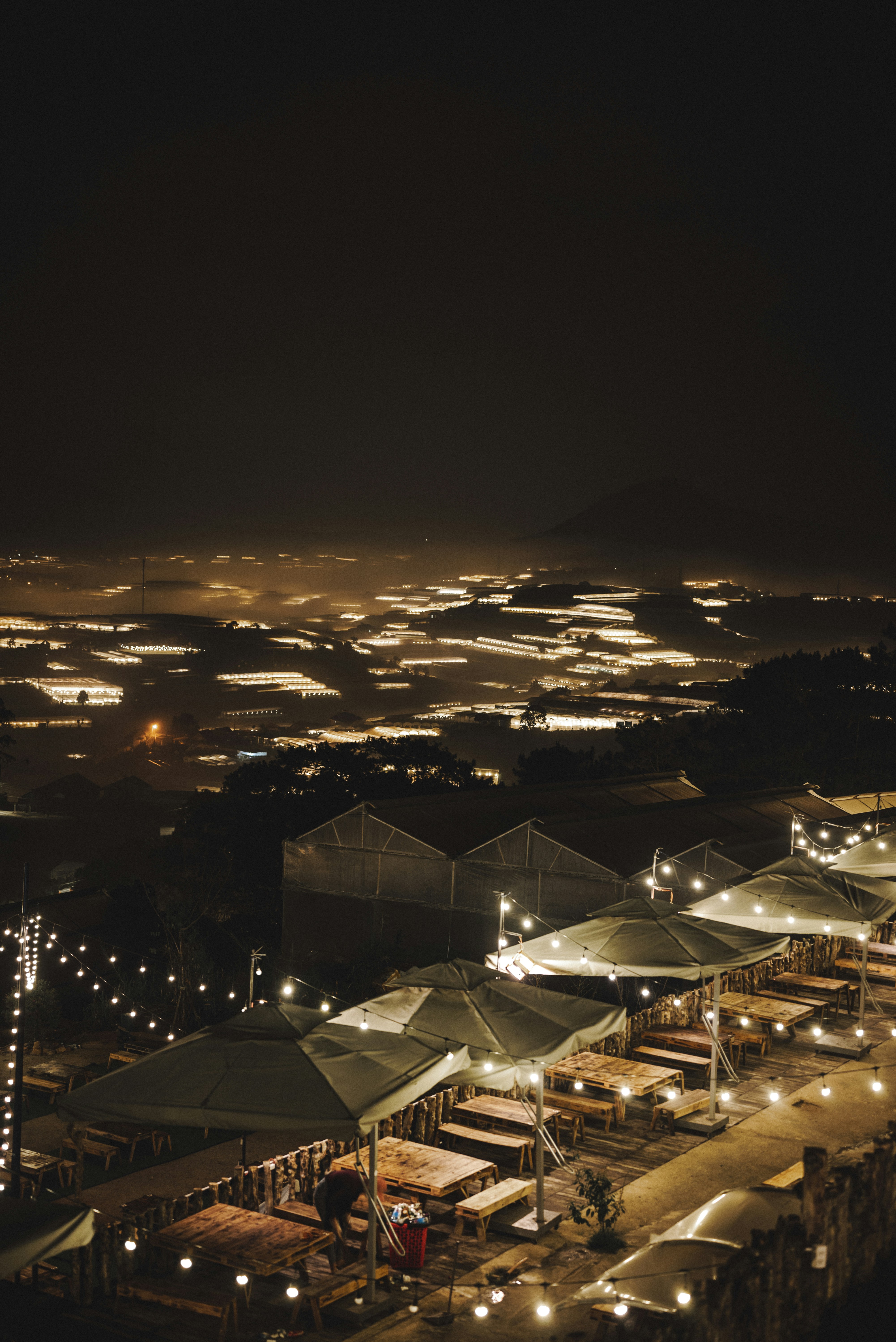 Sunset Sessions and Early Evening Spots: Starting the Night Right