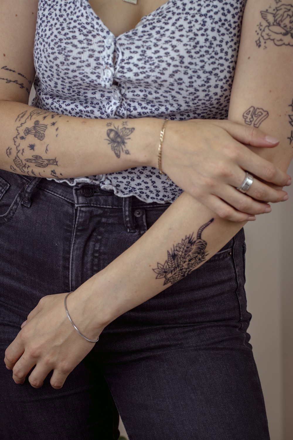 A woman with a tattoo on her arm photo – Free Brown Image on Unsplash