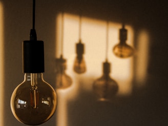 a group of light bulbs hanging from a ceiling
