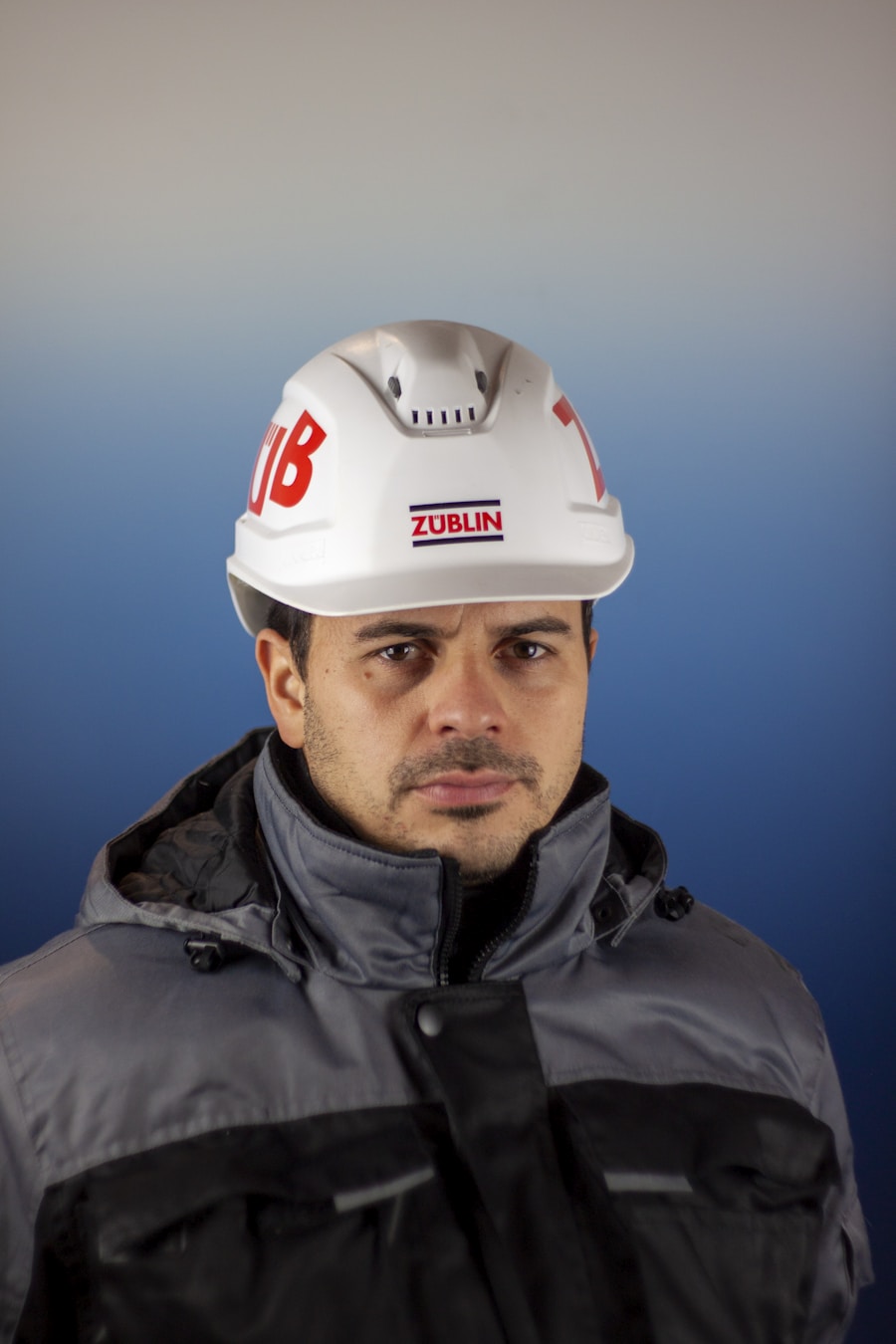 Ouvrier du bâtiment sur chantier — BTP Client+ système acquisition client FONDARA