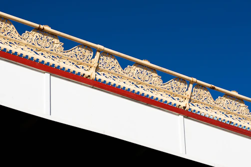 Detail of a PRFV guardrail on a bridge, highlighting its durability and clean design.