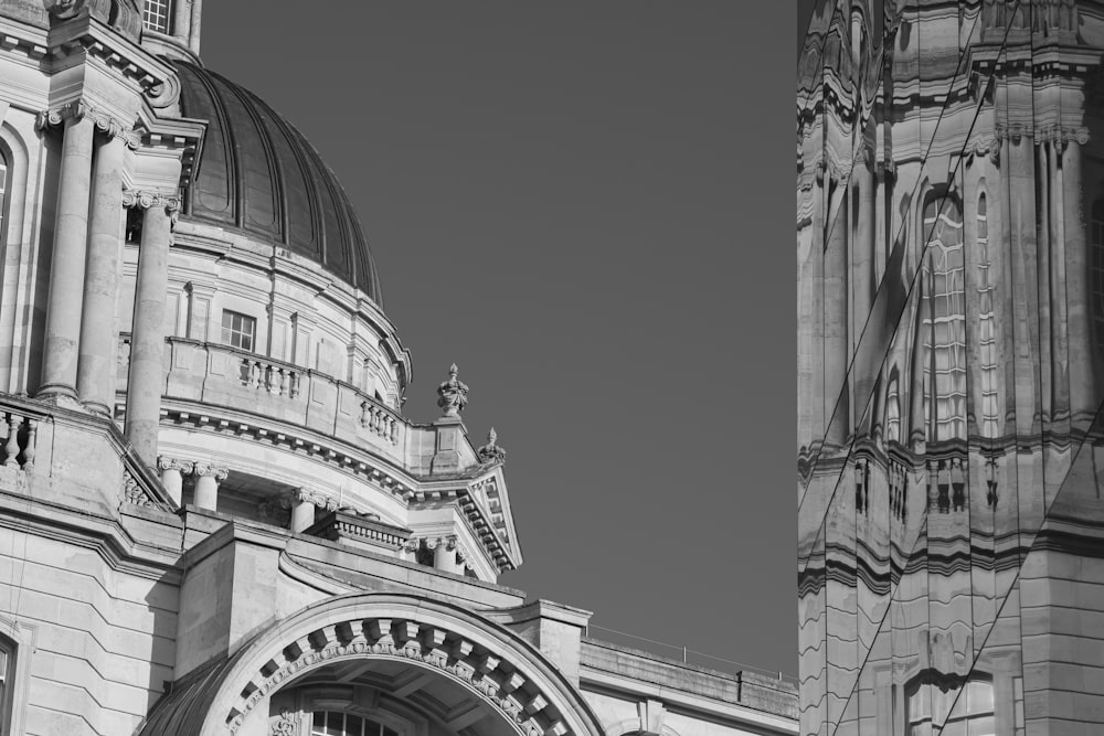 a black and white photo of a large building