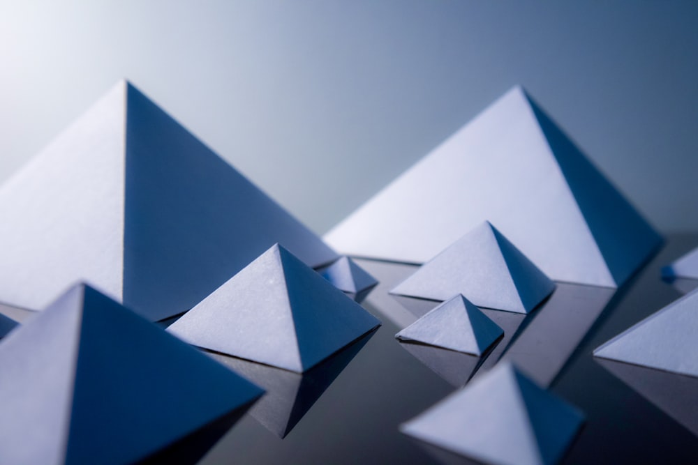 a group of white pyramids sitting on top of a table