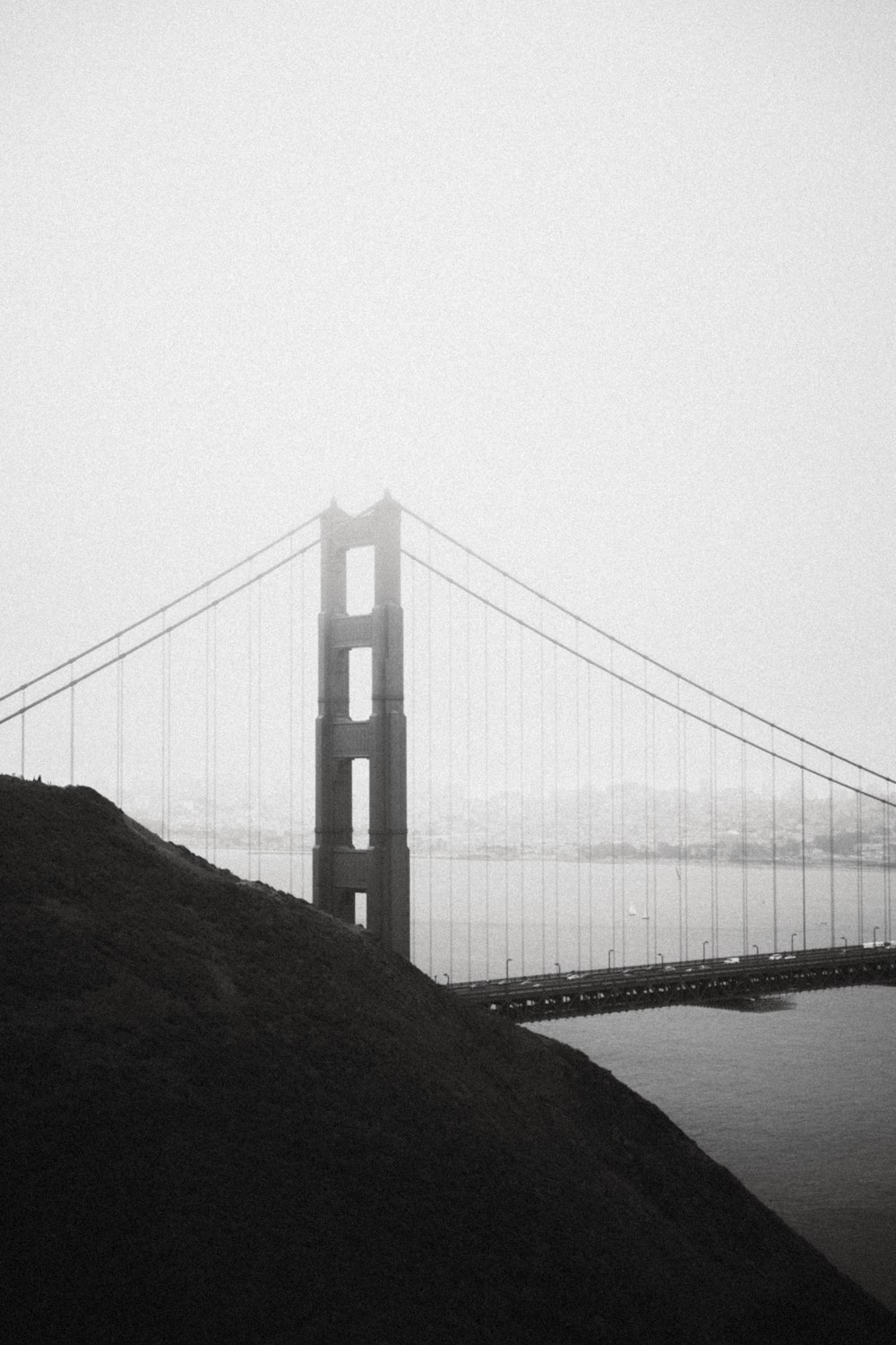 a black and white photo of the golden gate bridge