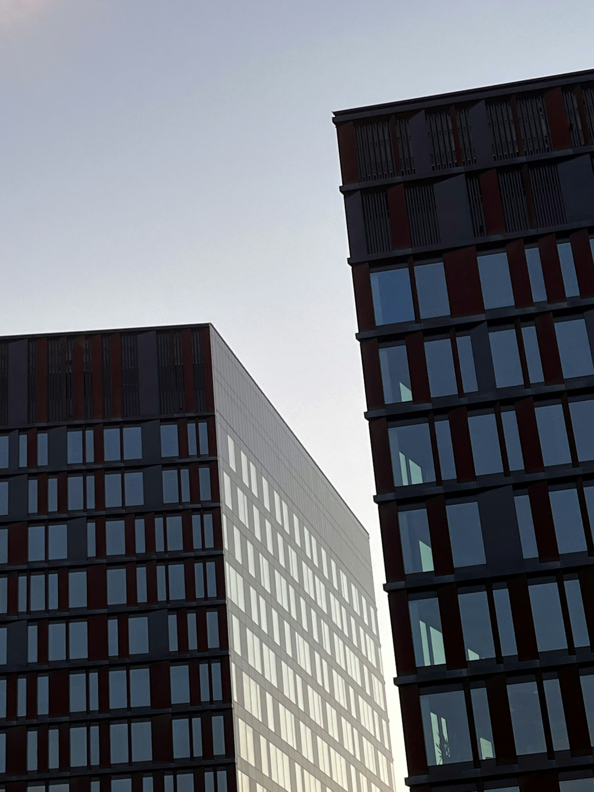 gray computer monitor