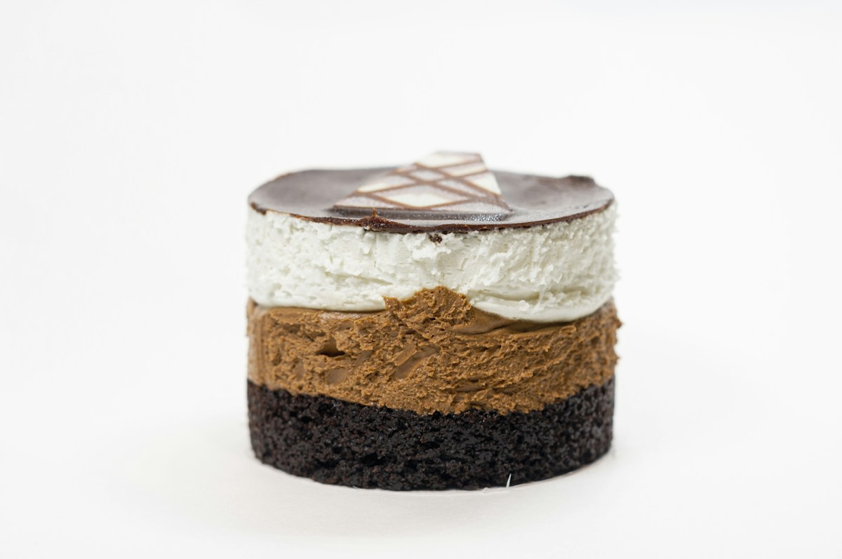 How Can You Stop a Halloween Cake From Crumbling?