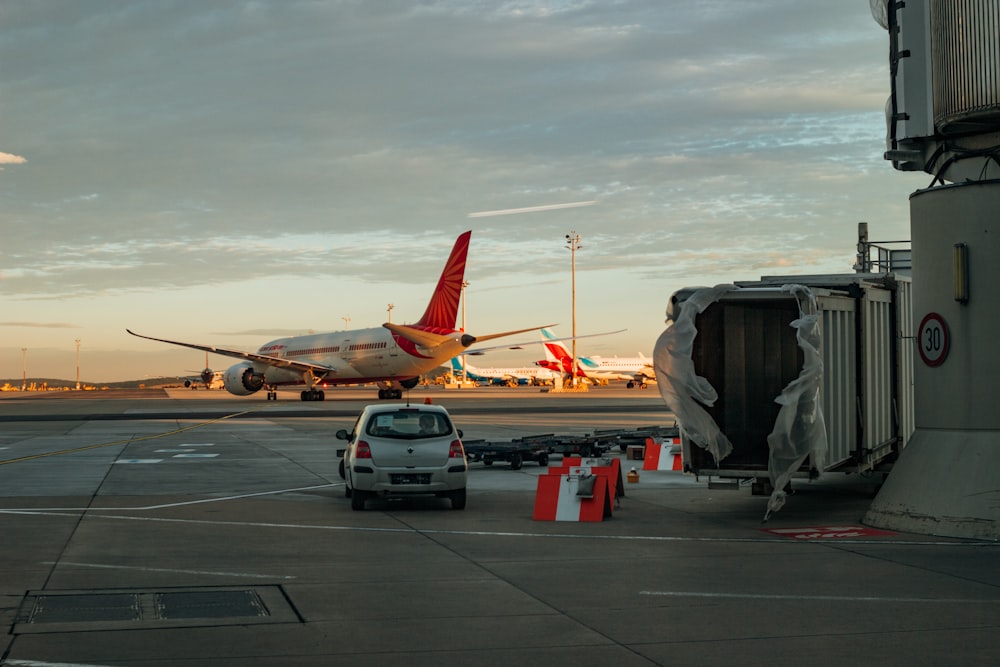 a airplane that is parked on the tarmac at an airport