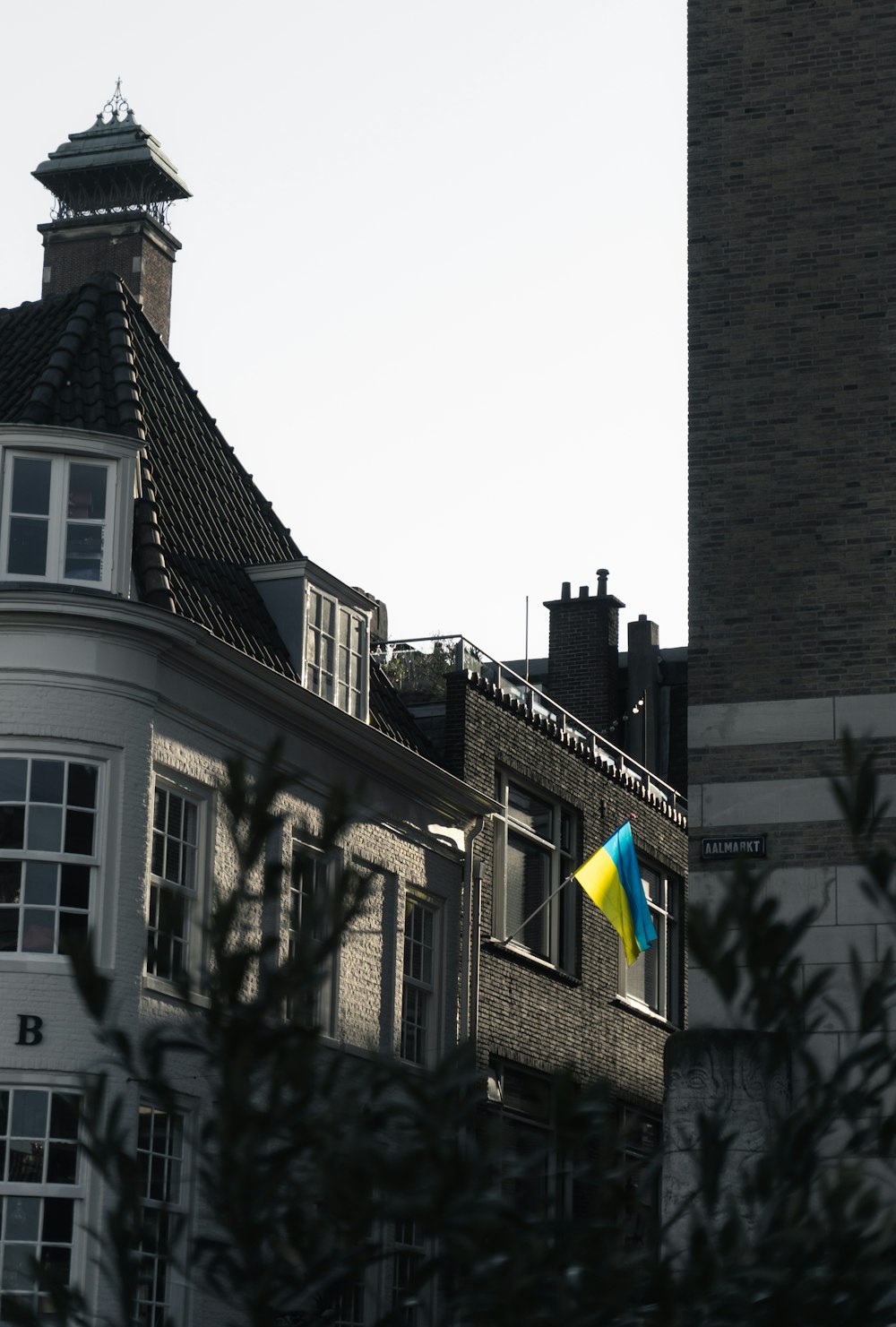 a kite is flying in front of a building