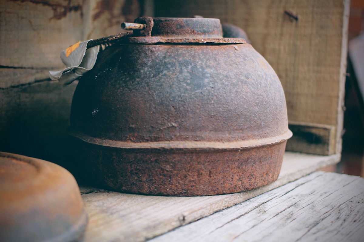 How Do You Season a Rusty Cast Iron Pot Without an Oven?